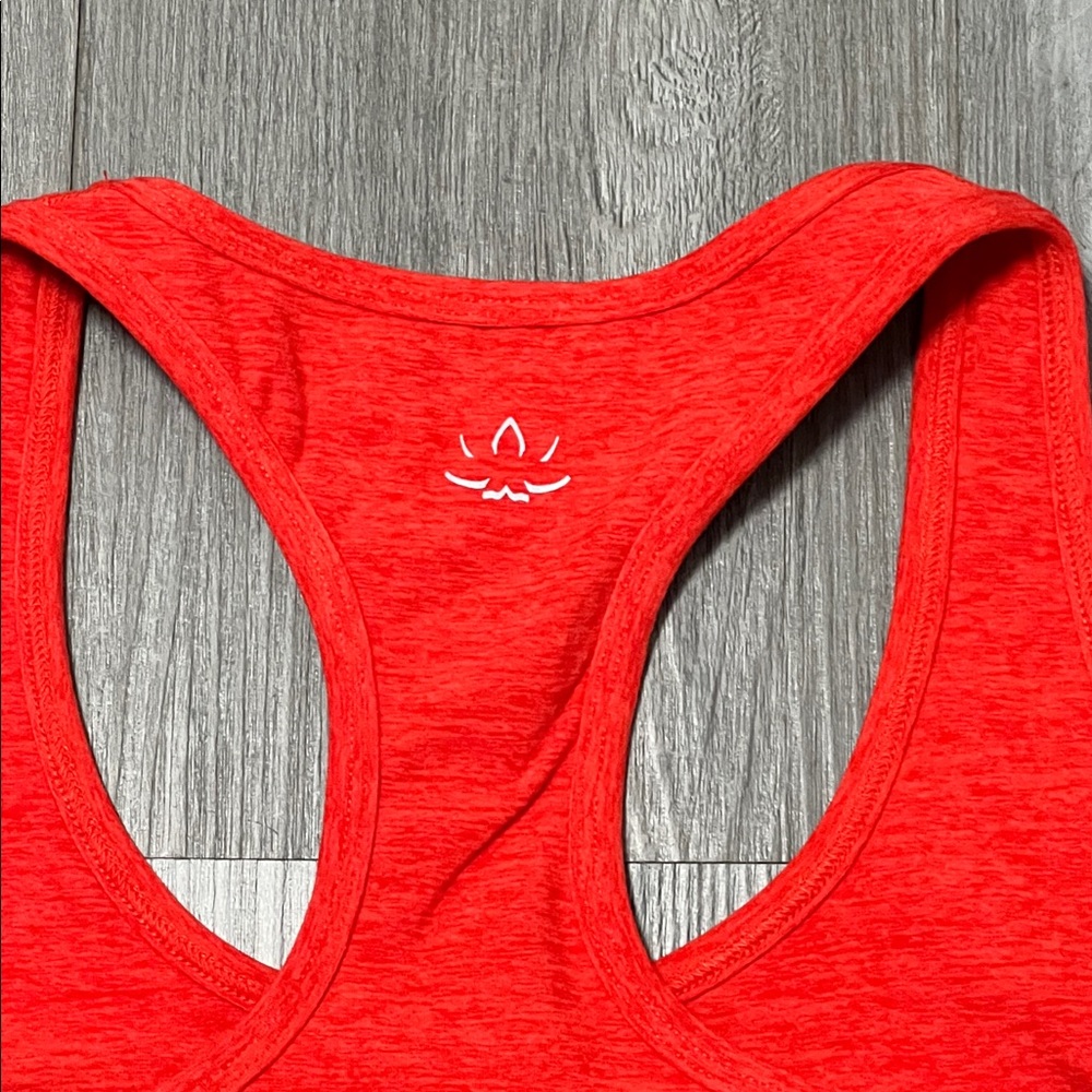 Beyond Yoga woman’s razor back tank top / color RDFLS/ size M NWT - Picture 3 of 12